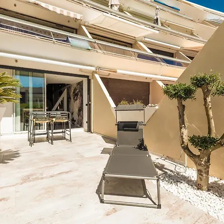 Dom wakacyjny Ambassador Elegance And Comfort Steps From The Naturist *