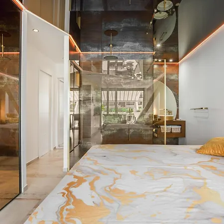 Ambassador Elegance And Comfort Steps From The Naturist *