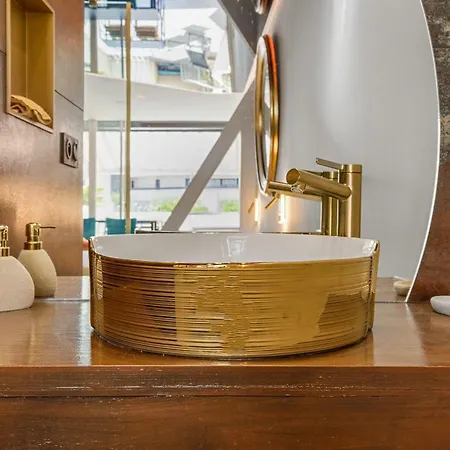 Ambassador Elegance And Comfort Steps From The Naturist *