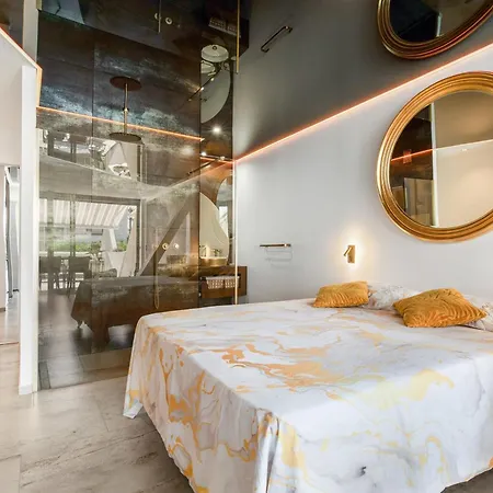 Ambassador Elegance And Comfort Steps From The Naturist