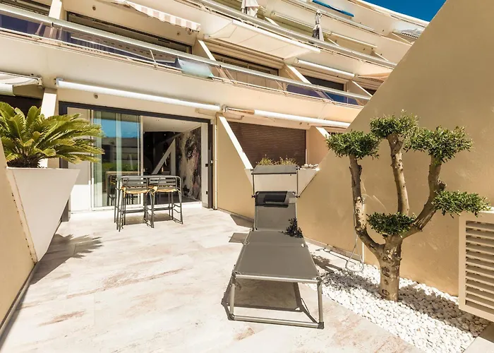 別荘 Ambassador Elegance And Comfort Steps From The Naturist *