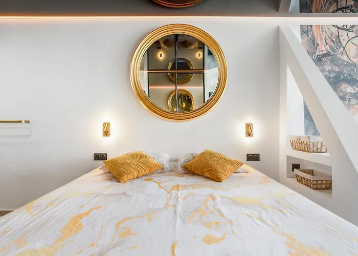 別荘 Ambassador Elegance And Comfort Steps From The Naturist *