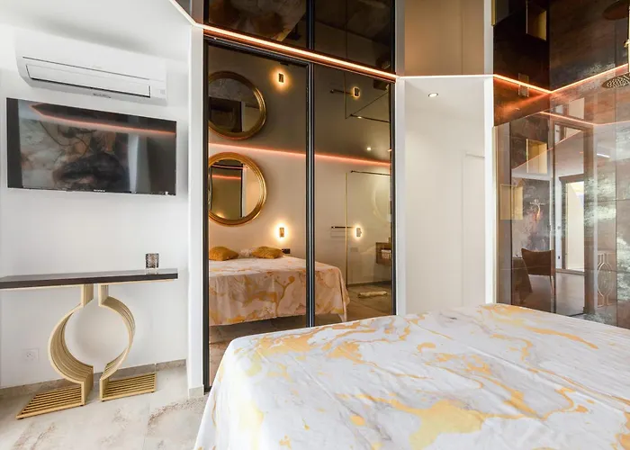 別荘 Ambassador Elegance And Comfort Steps From The Naturist アグド