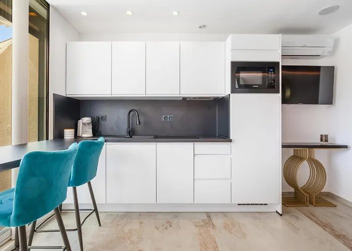 別荘 Ambassador Elegance And Comfort Steps From The Naturist *