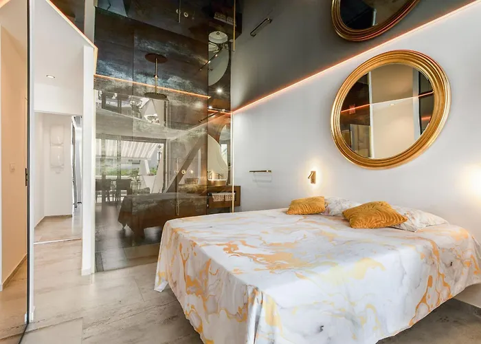 Ambassador Elegance And Comfort Steps From The Naturist