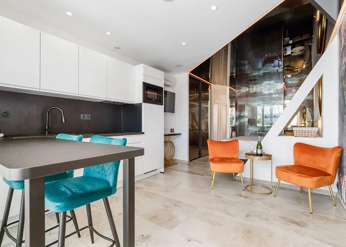 Ambassador Elegance And Comfort Steps From The Naturist 別荘 アグド